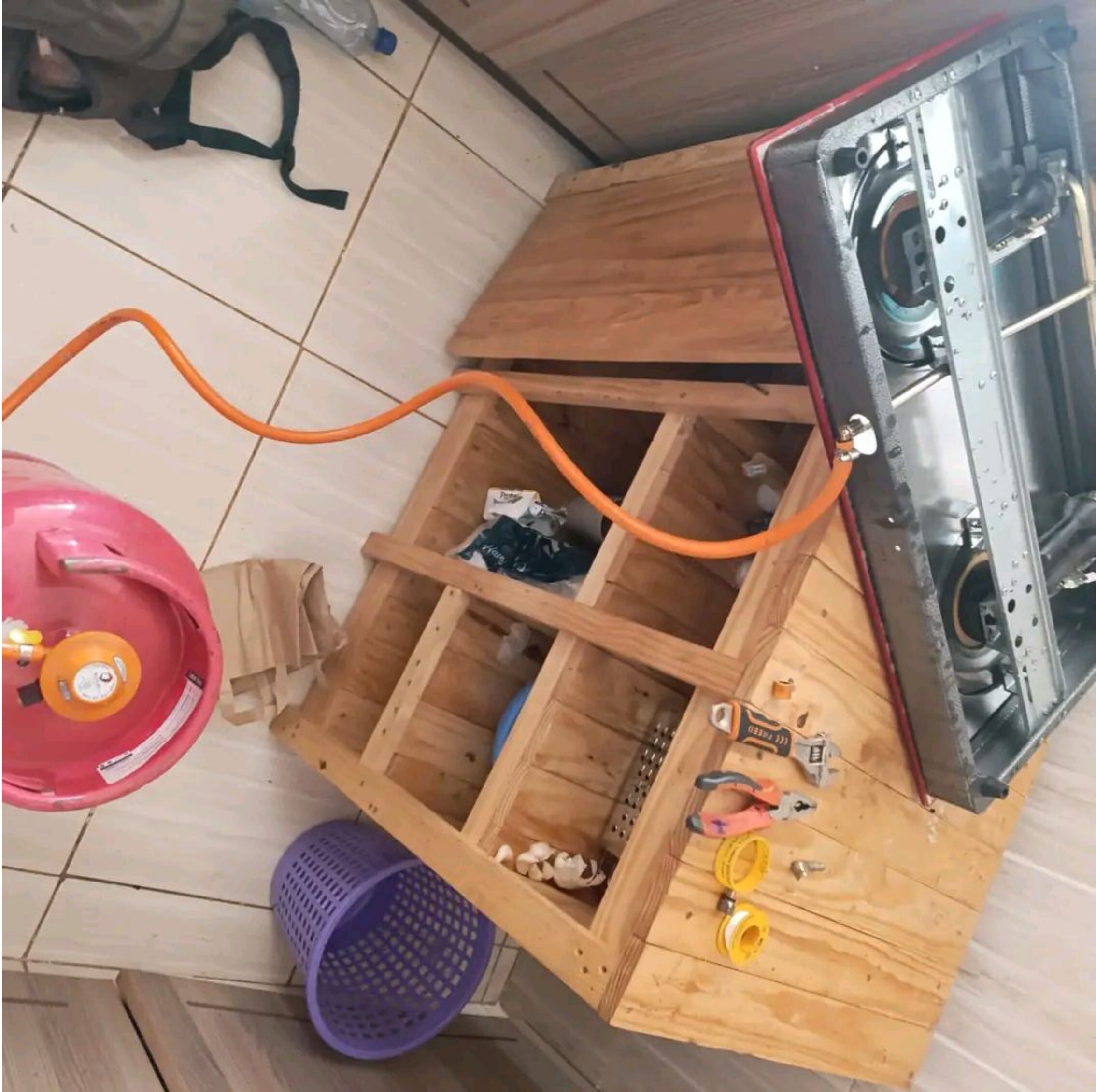 Gas cylinder & piping installation